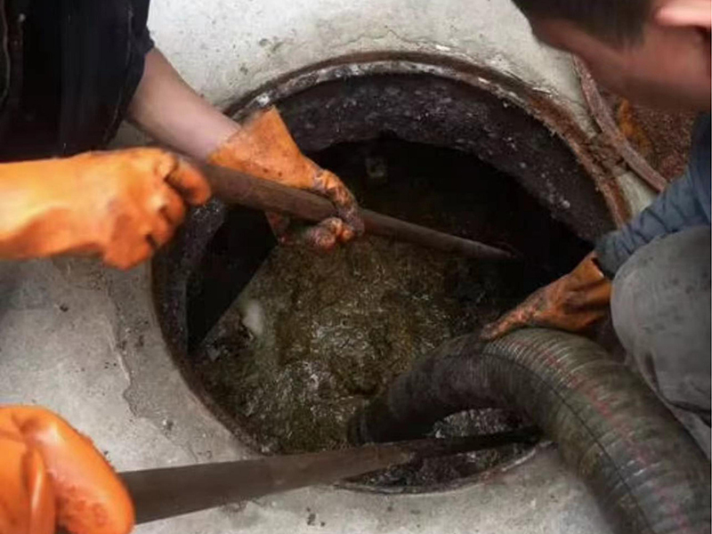 岳池清理化粪池时如何避免沼气的危害？